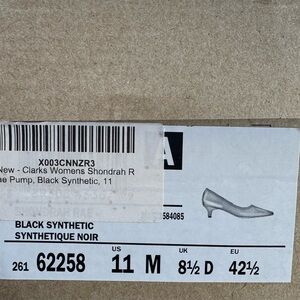 Clarks low heel pump size 11M New, Never worn
